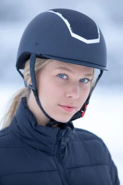 Horze Empire Reithelm 35 Horze Empire Reithelm -MOUNTAIN HORSE || Ariat || Pikeur Verkäufe 30049 DB SPK 07