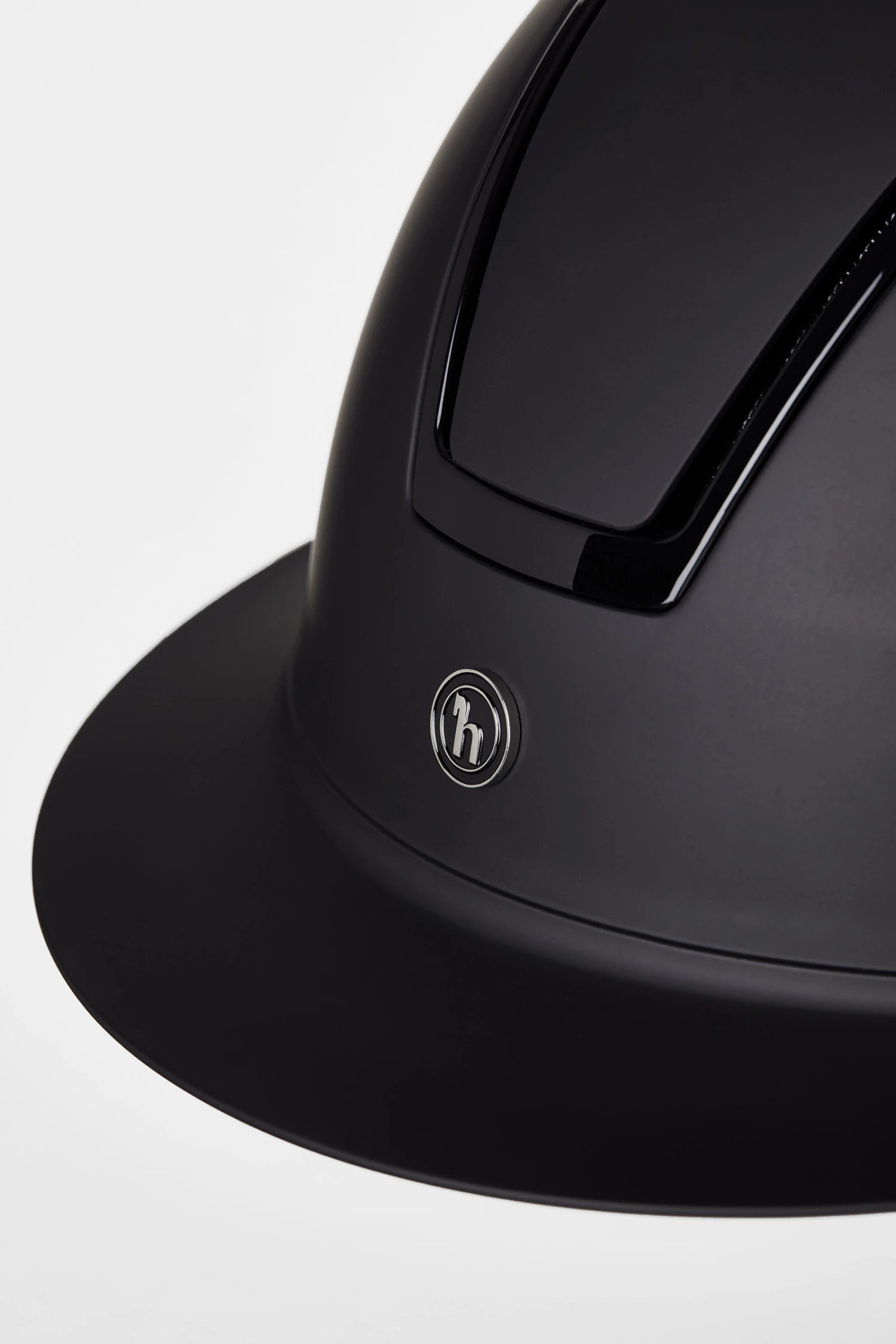 Horze Noir Reithelm Mit Glänzendem Rahmen 7 Horze Noir Reithelm Mit Glänzendem Rahmen - Image 5