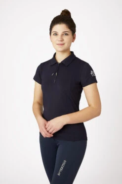 B Vertigo Claudine Damen Kurzarm-Poloshirt 30 B Vertigo Claudine Damen Kurzarm-Poloshirt -MOUNTAIN HORSE || Ariat || Pikeur Verkäufe 33532 vdb 02