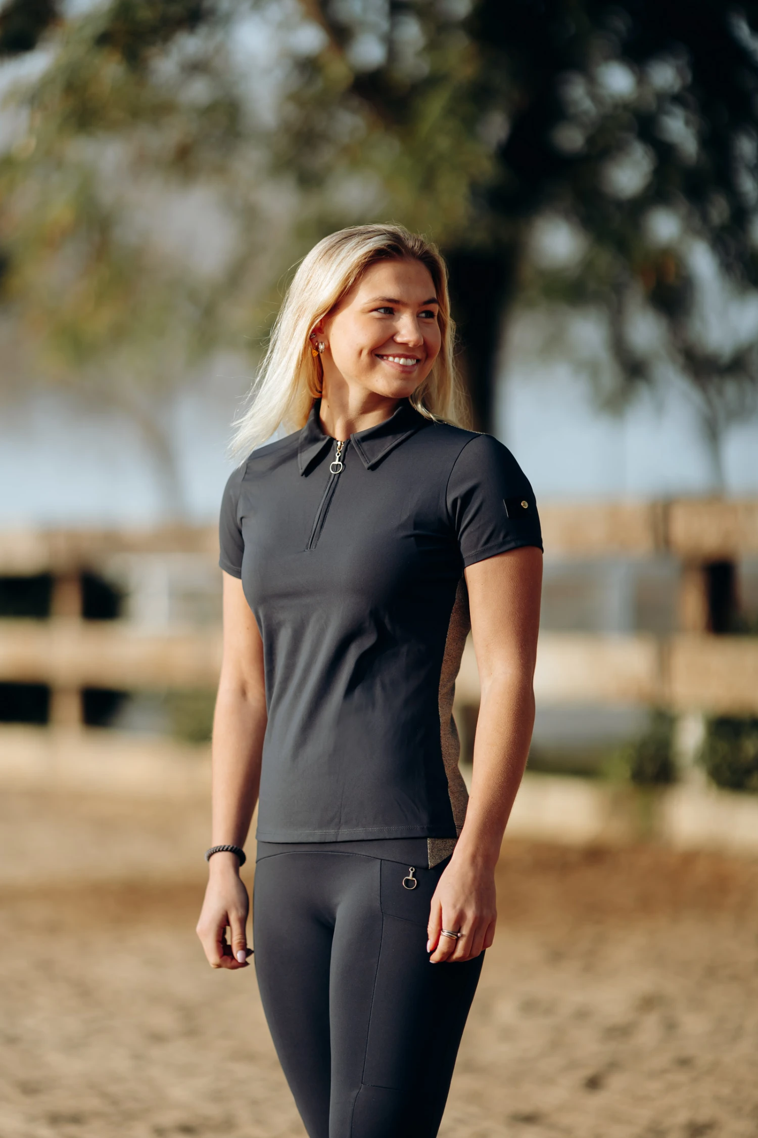 Horze Sagira Damen Trainingshirt Mit Goldener Rückseite 21 Horze Sagira Damen Trainingshirt Mit Goldener Rückseite - Image 19