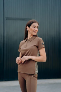 Horze Sagira Damen Trainingshirt Mit Goldener Rückseite 30 Horze Sagira Damen Trainingshirt Mit Goldener Rückseite -MOUNTAIN HORSE || Ariat || Pikeur Verkäufe 33571 bdbr 10