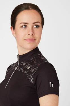 Horze Kaitlin Damen Trainings-/ Turniershirt Mit Kurzen Ärmeln Und Blumendetail 27 Horze Kaitlin Damen Trainings-/ Turniershirt Mit Kurzen Ärmeln Und Blumendetail -MOUNTAIN HORSE || Ariat || Pikeur Verkäufe 33585 AFBR 5