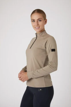 Horze Katya Damen Trainingsshirt Mit Fleecefutter 31 Horze Katya Damen Trainingsshirt Mit Fleecefutter -MOUNTAIN HORSE || Ariat || Pikeur Verkäufe 33712 RCBE 2