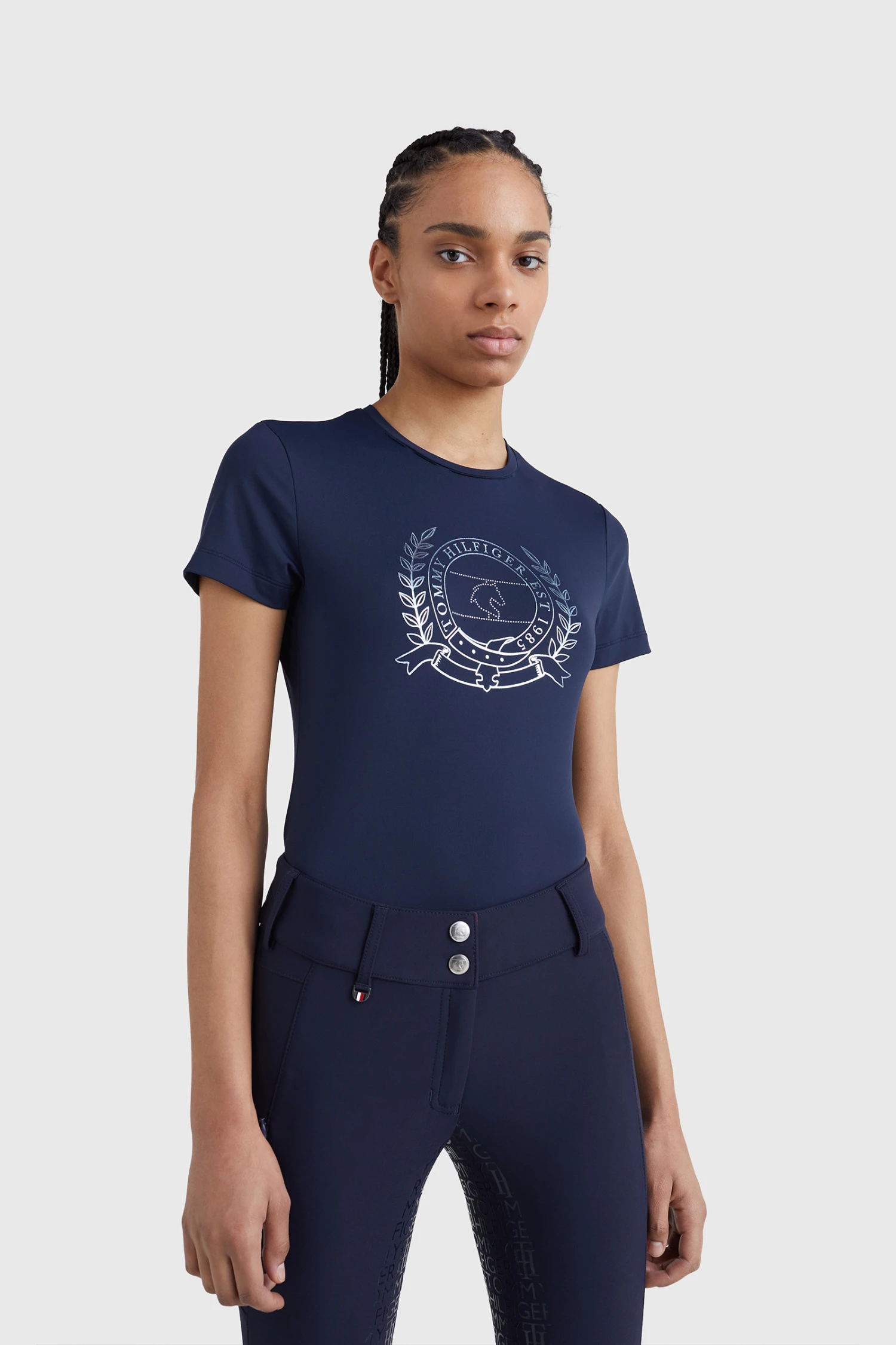 Tommy Hilfiger Equestrian Crest Strass Performance Damen T-Shirt 6 Tommy Hilfiger Equestrian Crest Strass Performance Damen T-Shirt - Image 4